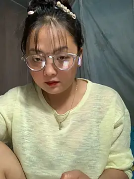 Snapshot of July-y chatting on 24, 9, 2025 July-y online show from 24, 9, 2025