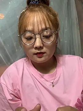 Snapshot of July-y chatting on 27, 9, 2025 July-y online show from 27, 9, 2025