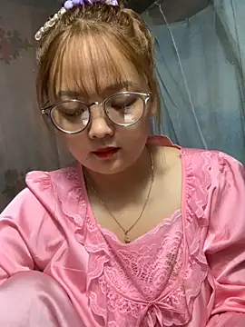 Snapshot of July-y chatting on 6, 10, 2025 July-y online show from 6, 10, 2025