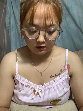 Snapshot of July-y chatting on 6, 10, 2025 July-y online show from 6, 10, 2025