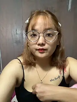 Snapshot of July-y chatting on 7, 10, 2025 July-y online show from 7, 10, 2025