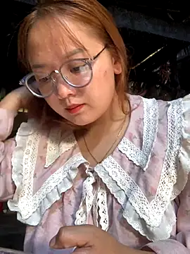 Snapshot of July-y chatting on 11, 10, 2025 July-y online show from 11, 10, 2025