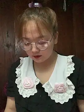 Snapshot of July-y chatting on 19, 10, 2025 July-y online show from 19, 10, 2025