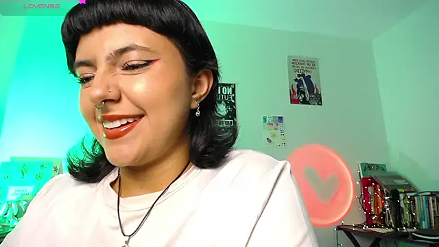 Snapshot of AlmaNanax chatting on 22, 9, 2025 AlmaNanax online show from 22, 9, 2025