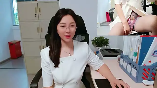 Snapshot of OL-Lily chatting on 19, 9, 2025 OL-Lily online show from 19, 9, 2025