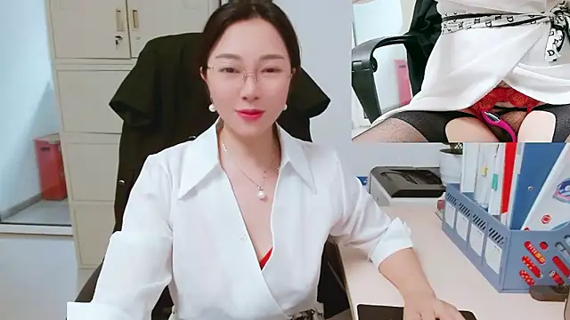 Snapshot of OL-Lily chatting on 4, 10, 2025 OL-Lily online show from 4, 10, 2025