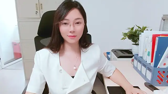 Snapshot of OL-Lily chatting on 10, 10, 2025 OL-Lily online show from 10, 10, 2025