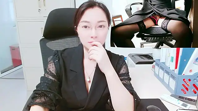 Snapshot of OL-Lily chatting on 14, 10, 2025 OL-Lily online show from 14, 10, 2025