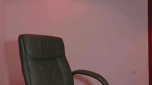 Snapshot of Olivia11_ chatting on 8, 11, 2025 Olivia11 online show from 8, 11, 2025