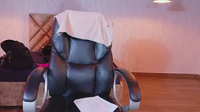 Snapshot of Olivia11_ chatting on 27, 11, 2025 Olivia11 online show from 27, 11, 2025