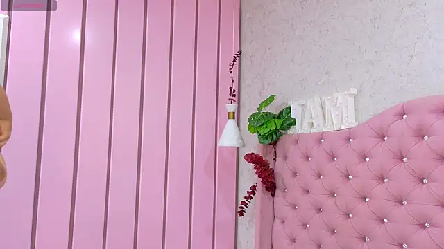 Snapshot of SofiaWildee chatting on 1, 10, 2025 SofiaWildee online show from 1, 10, 2025