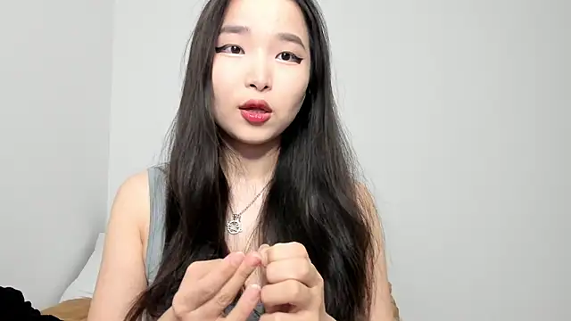 Soyun Mia online show from 14, 4, 2026