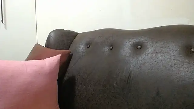 Snapshot of bustylaura4u chatting on 15, 2, 2025 bustylaura4u online show from 15, 2, 2025