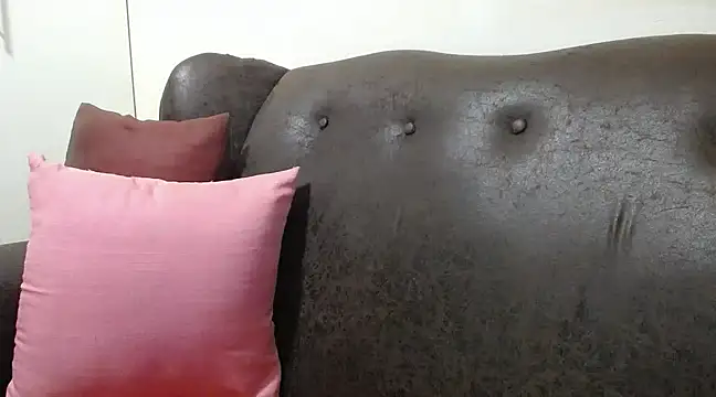 Snapshot of bustylaura4u chatting on 17, 2, 2025 bustylaura4u online show from 17, 2, 2025