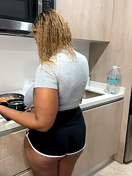 Snapshot of x_deluLuz_x chatting on 16, 10, 2025 x deluLuz x online show from 16, 10, 2025