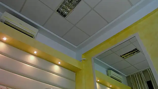 Snapshot of Jelly_Bee chatting on 18, 11, 2025 Jelly Bee online show from 18, 11, 2025