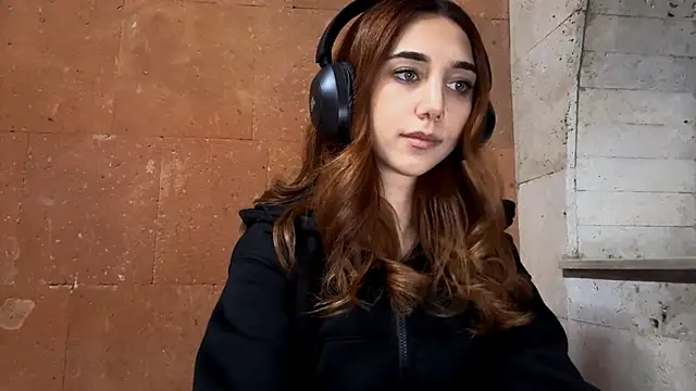 Snapshot of LinaMour chatting on 13, 9, 2025 LinaMour online show from 13, 9, 2025