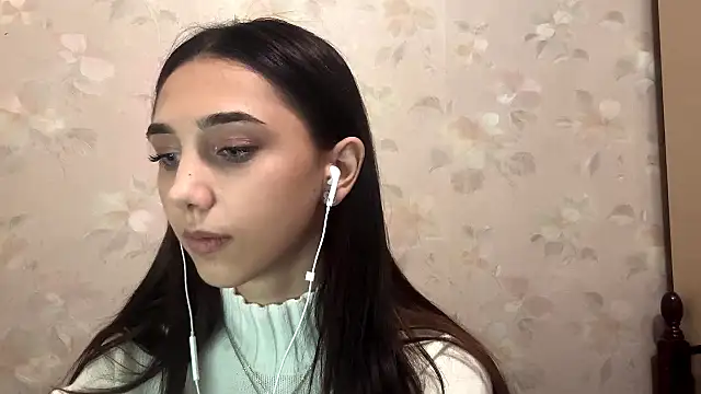 Snapshot of LinaMour chatting on 10, 10, 2025 LinaMour online show from 10, 10, 2025