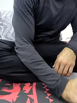 Snapshot of yazinyazin1 chatting on 4, 12, 2025 yazinyazin1 online show from 4, 12, 2025