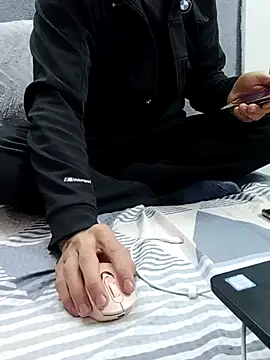 Snapshot of yazinyazin1 chatting on 13, 12, 2025 yazinyazin1 online show from 13, 12, 2025