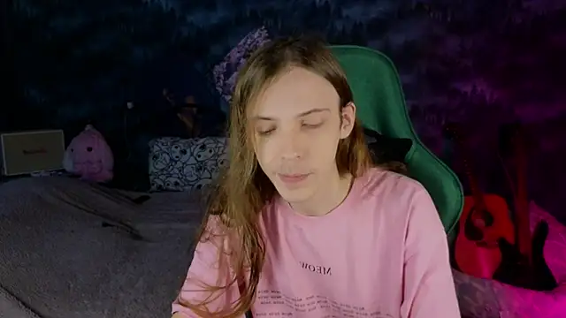 Snapshot of artass2 chatting on 19, 9, 2025 artass2 online show from 19, 9, 2025