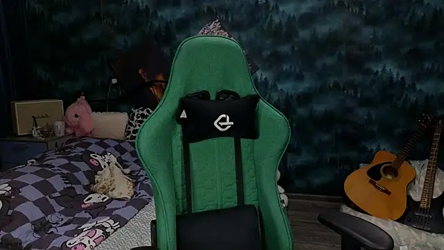 Snapshot of artass2 chatting on 4, 10, 2025 artass2 online show from 4, 10, 2025