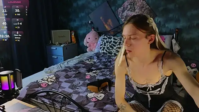 Snapshot of artass2 chatting on 15, 10, 2025 artass2 online show from 15, 10, 2025