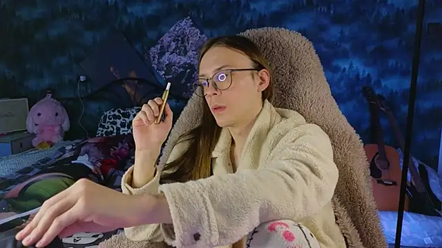 Snapshot of artass2 chatting on 29, 10, 2025 artass2 online show from 29, 10, 2025