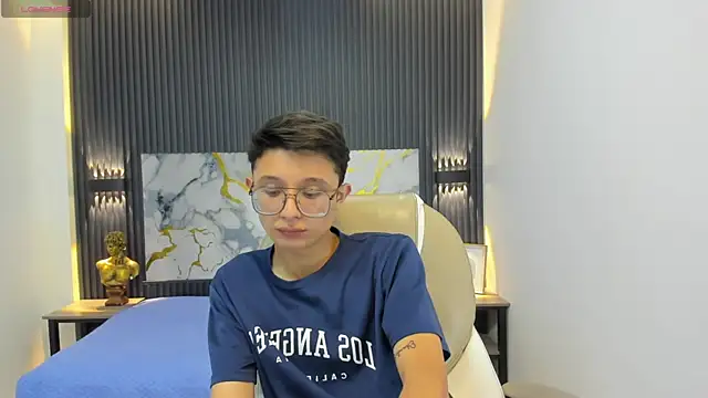 SantiagoRusso18 online show from 28, 9, 2025