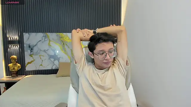 SantiagoRusso18 online show from 18, 10, 2025