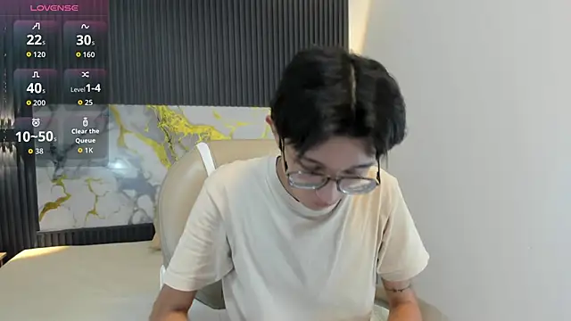 SantiagoRusso18 online show from 24, 11, 2025