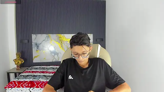 SantiagoRusso18 online show from 17, 12, 2025