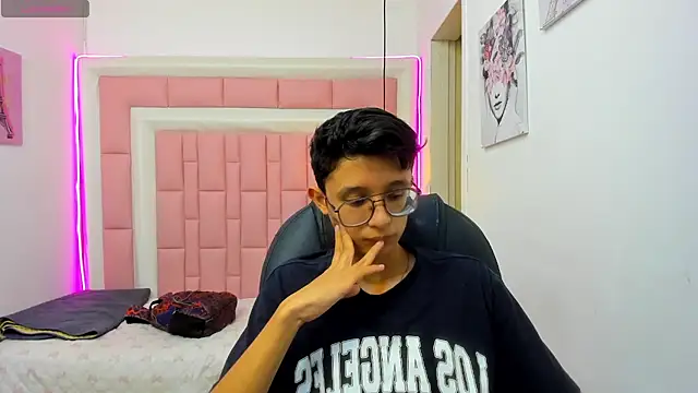 SantiagoRusso18 online show from 26, 2, 2026