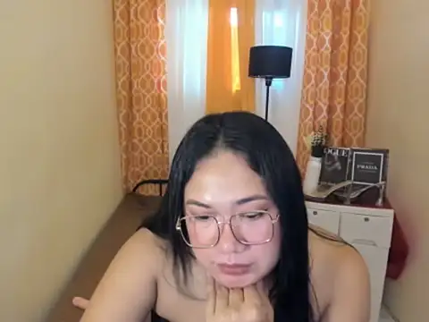 TsUncutKaren online show from 14, 4, 2026