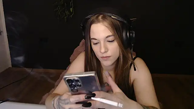 Snapshot of Luna_Lynn chatting on 13, 12, 2025 Luna Lynn online show from 13, 12, 2025