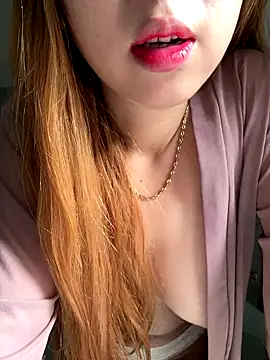 Snapshot of Tiffany-yy chatting on 18, 11, 2025 Tiffany-yy online show from 18, 11, 2025