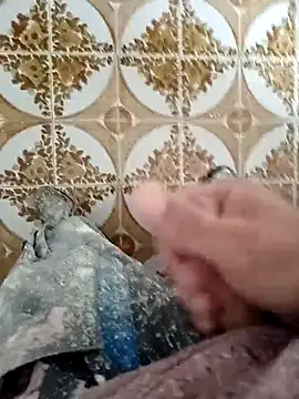 Snapshot of pombagg00 chatting on 4, 11, 2025 pombagg00 online show from 4, 11, 2025