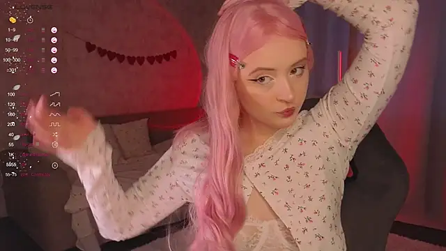 Snapshot of SabrinaCharm_ chatting on 10, 11, 2025 SabrinaCharm online show from 10, 11, 2025