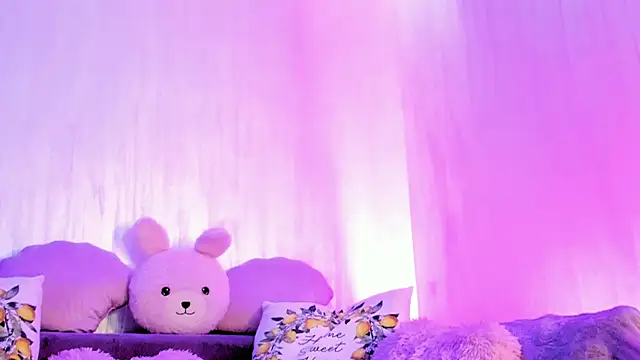 Snapshot of RileyNox chatting on 7, 10, 2025 RileyNox online show from 7, 10, 2025