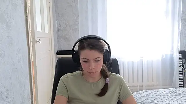 Snapshot of CutieAnny chatting on 1, 10, 2025 CutieAnny online show from 1, 10, 2025