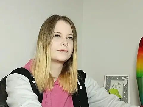 LydiaYoung online show from 13, 11, 2025