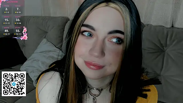 Snapshot of EvaBlimey chatting on 3, 10, 2025 EvaBlimey online show from 3, 10, 2025