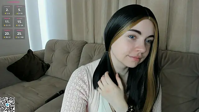 Snapshot of EvaBlimey chatting on 10, 10, 2025 EvaBlimey online show from 10, 10, 2025