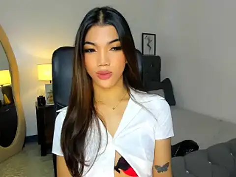 Snapshot of CassieSommereux chatting on 16, 11, 2025 CassieSommereux online show from 16, 11, 2025