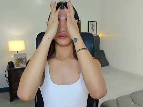 Snapshot of CassieSommereux chatting on 26, 11, 2025 CassieSommereux online show from 26, 11, 2025