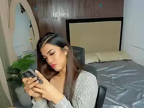 Snapshot of CassieSommereux chatting on 17, 12, 2025 CassieSommereux online show from 17, 12, 2025