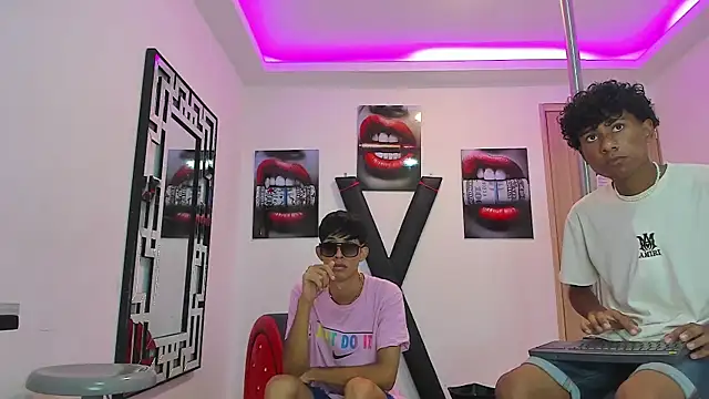 Snapshot of LONDON_BOYS1 chatting on 12, 9, 2025 LONDON BOYS1 online show from 12, 9, 2025