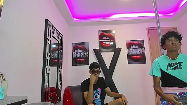 Snapshot of LONDON_BOYS1 chatting on 13, 9, 2025 LONDON BOYS1 online show from 13, 9, 2025