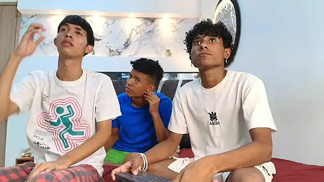 Snapshot of LONDON_BOYS1 chatting on 3, 10, 2025 LONDON BOYS1 online show from 3, 10, 2025