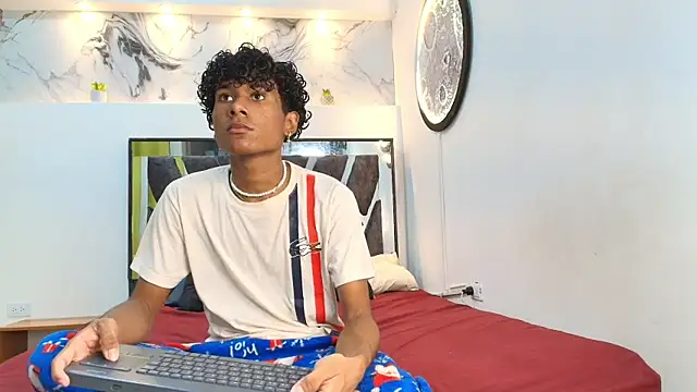 Snapshot of LONDON_BOYS1 chatting on 13, 10, 2025 LONDON BOYS1 online show from 13, 10, 2025
